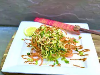 LOW CARB VEGAN ASIAN ZUCCHINI NOODLE SALAD Recipe + Photo by Yum Vegan Lunch Ideas