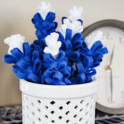 Easy Texas Bluebonnet Craft! DIY Felt Flower Bluebonnet Decor