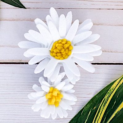 Easy Darling Felt Daisy Craft Tutorial + FREE Template Files